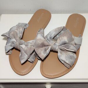 West Loop tan, white & gray tie dye patterned bow sandals, new w/out tags, M 7/8